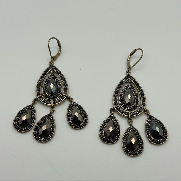 Vintage Avon Gray Rhinestone Chandelier Teardrop Dangle Leverback Earrings - Picture 7 of 11